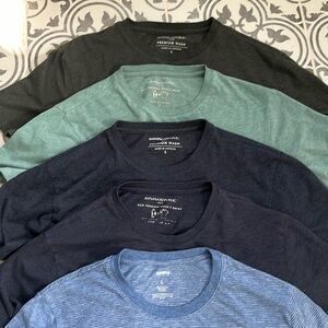 SUPER SALE! Lot of (5) men’s plain t-shirts size L